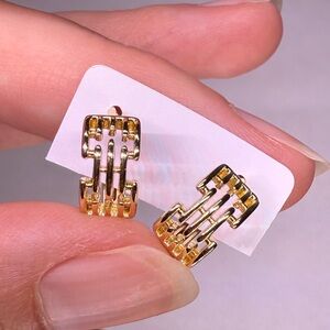 Pretty Bird Yellow Gold Huggies